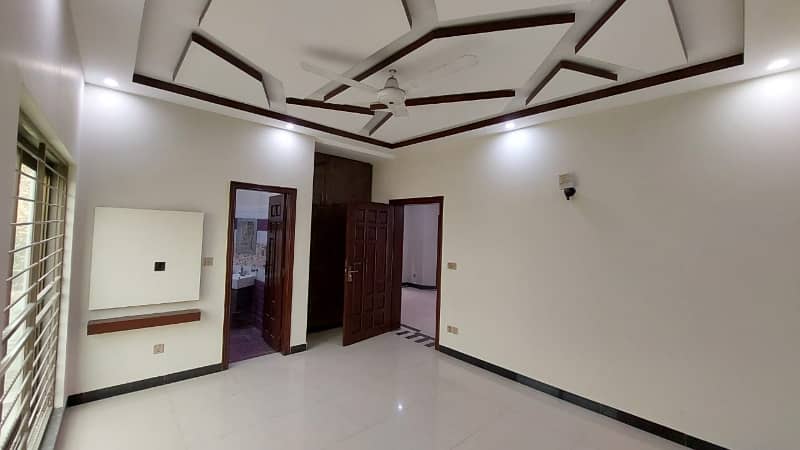 Ten Marla Non-Furnished Brand New Upper Portion Available For Rent In Bahria Town, Lahore. 5