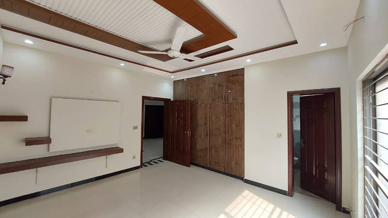 Ten Marla Non-Furnished Brand New Upper Portion Available For Rent In Bahria Town, Lahore. 6