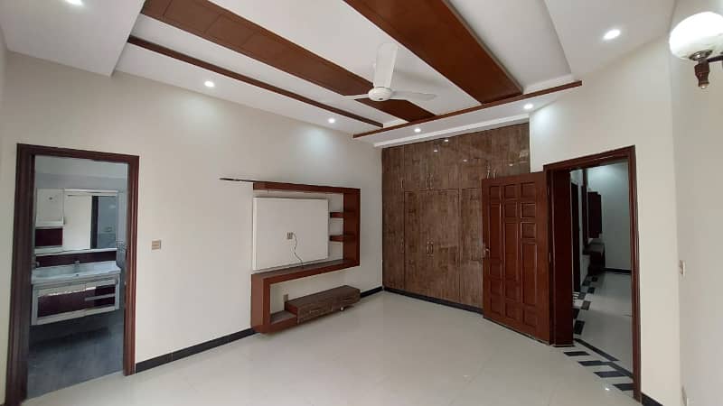 Ten Marla Non-Furnished Brand New Upper Portion Available For Rent In Bahria Town, Lahore. 7