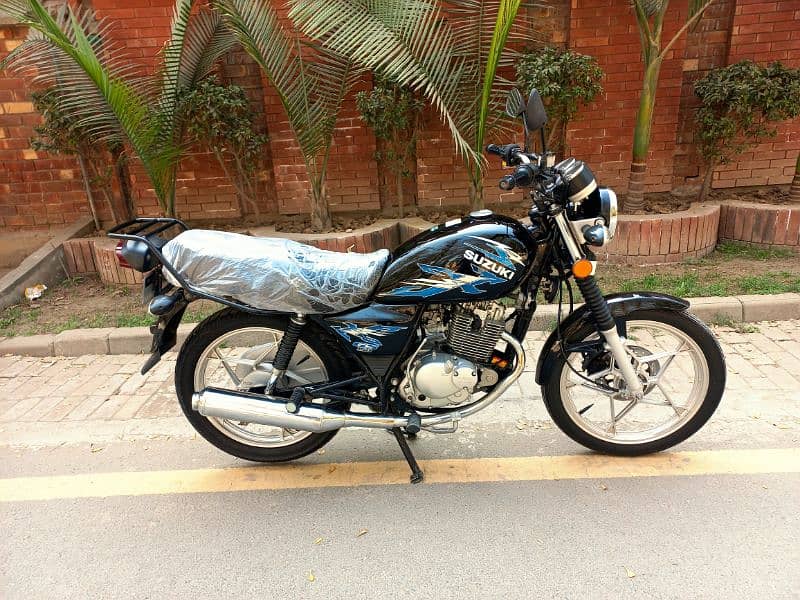 Suzuki GS 150 SE 2022 model 8200 km driven only like new bike 0