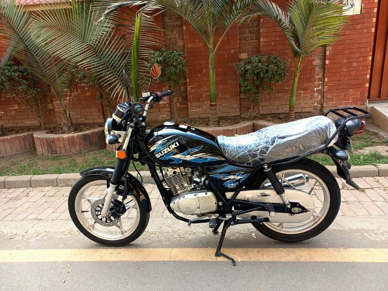 Suzuki GS 150 SE 2022 model 8200 km driven only like new bike 1