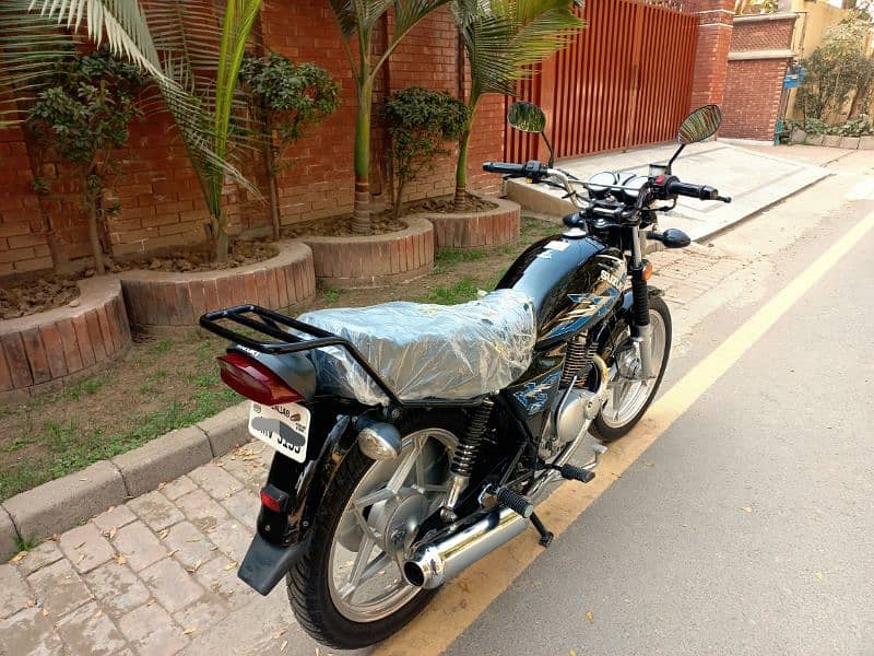 Suzuki GS 150 SE 2022 model 8200 km driven only like new bike 2