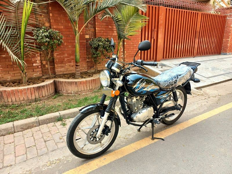 Suzuki GS 150 SE 2022 model 8200 km driven only like new bike 3