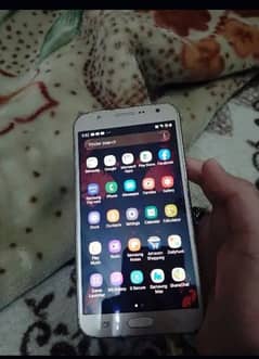 selling samsung Galaxy J7 core it is 3 32gb for 7500