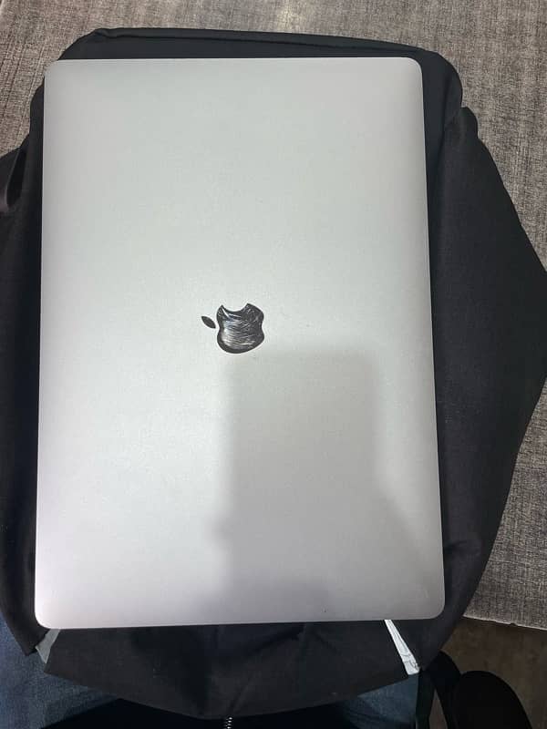 macbook pro 15 inch 2016 4