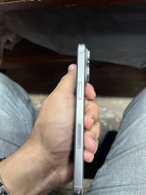 iPhone 15 pro max jv Natural titanium 1