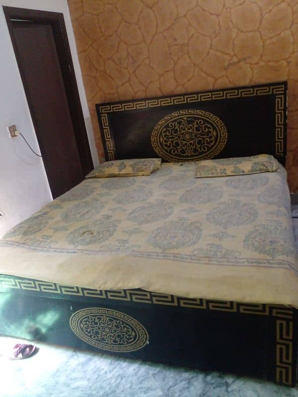 wooden bed used in 10/10 CONDITION 1