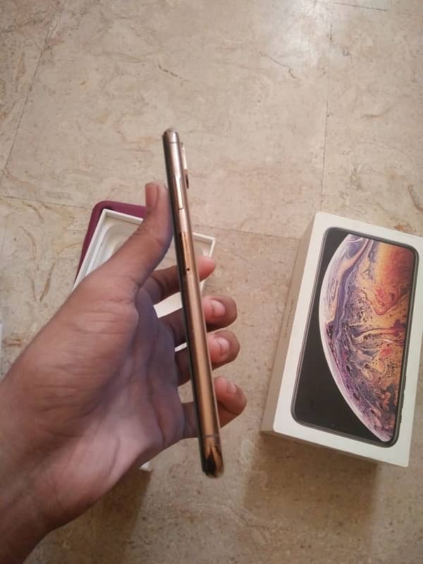 iPhone xs max pta approved 4