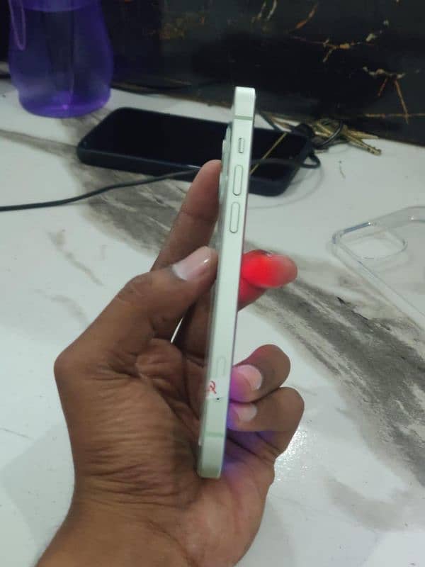 iphone 12 in 10/10 condition 1