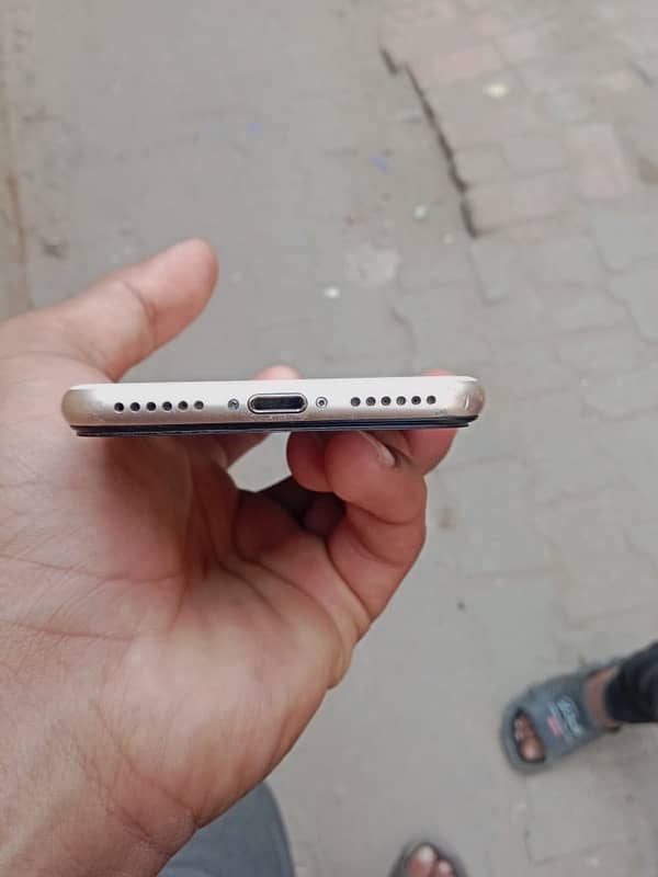 iPhone 7 pta official proved 32 gb 9/10 condition 03139967229 3