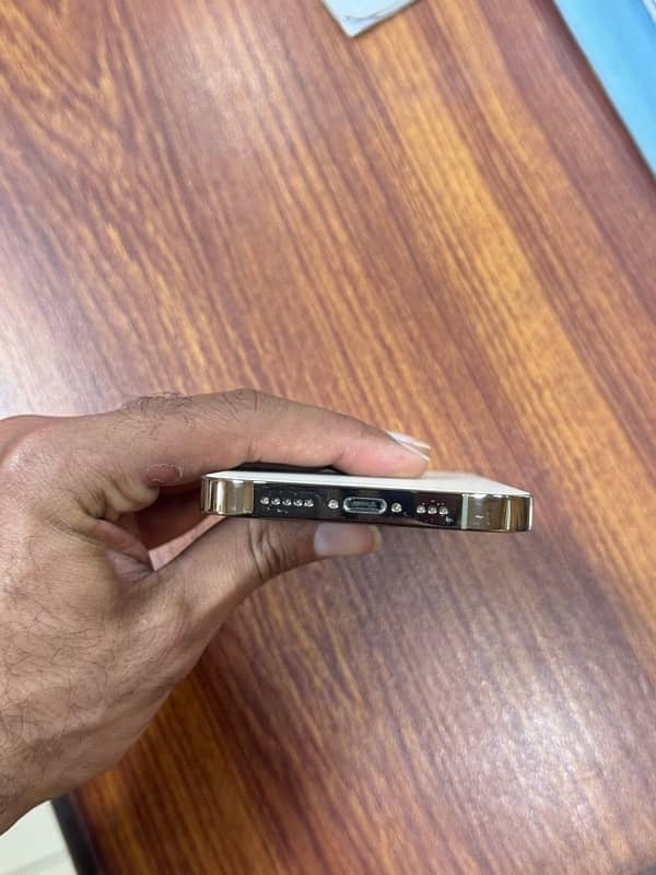 I Phone 14 pro Gold Non PTA 256 GB BH 87% 5