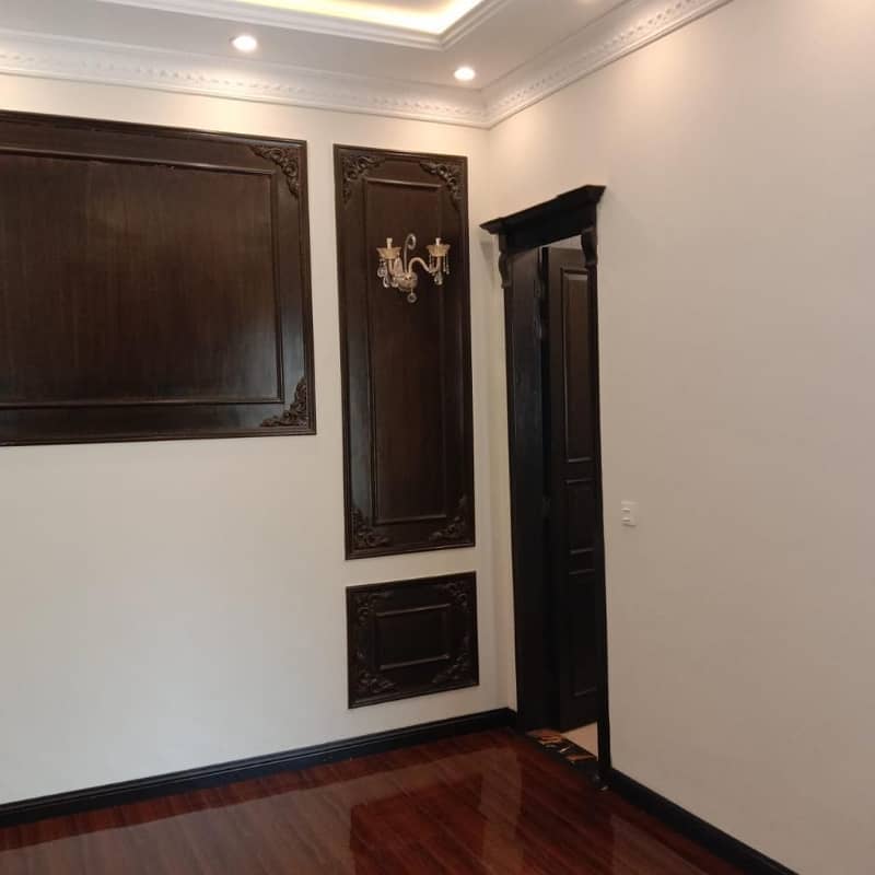 AVAILABLE HOUSE FOR SALE IN ASKARI 10 LAHORE  near to park near to masjid 18