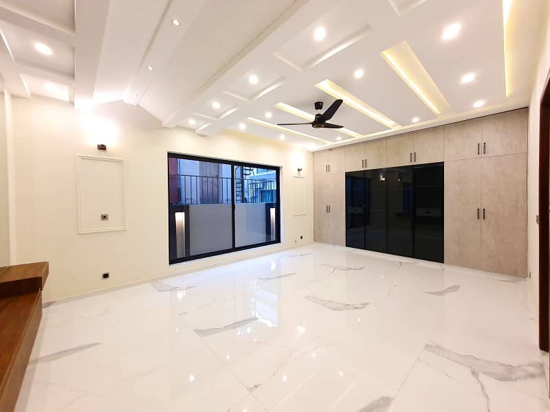 Super Luxurious Designer House for sale. Dem 11.75 Crore Negotiable 10