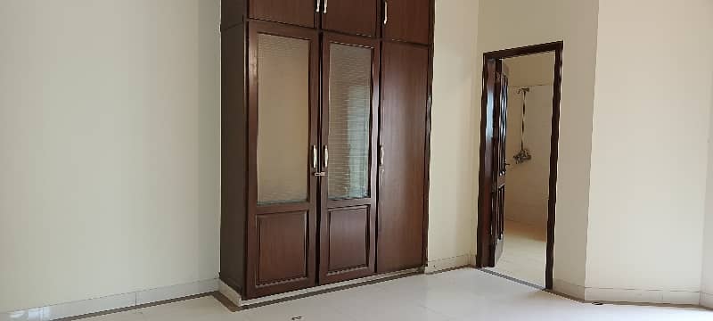 BEAUTIFUL UPPER PORTION AVAILABLE FOR RENT IN DHA PHASE 5 LAHORE 13