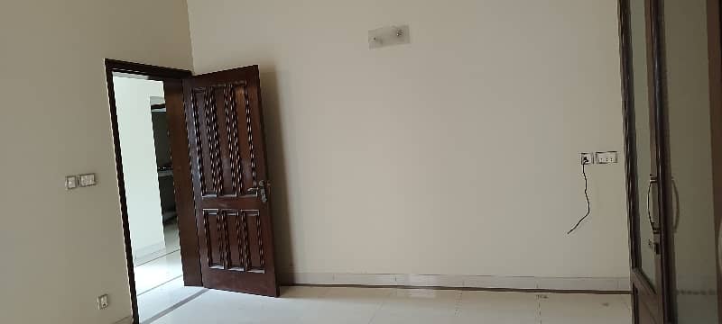 BEAUTIFUL UPPER PORTION AVAILABLE FOR RENT IN DHA PHASE 5 LAHORE 14