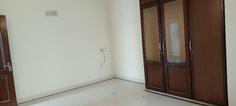 BEAUTIFUL UPPER PORTION AVAILABLE FOR RENT IN DHA PHASE 5 LAHORE 17