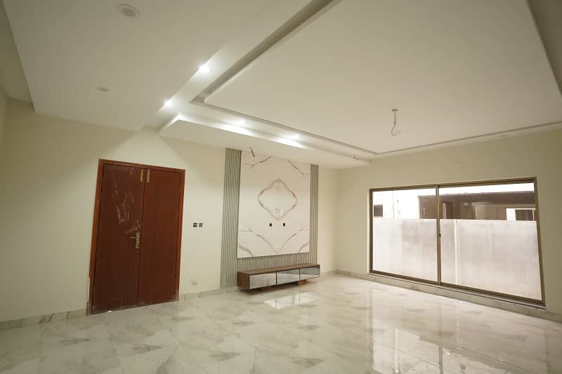 BEAUTIFUL BRIG HOUSE AVAILABLE FOR RENT IN ASKARI 10 LAHORE 6