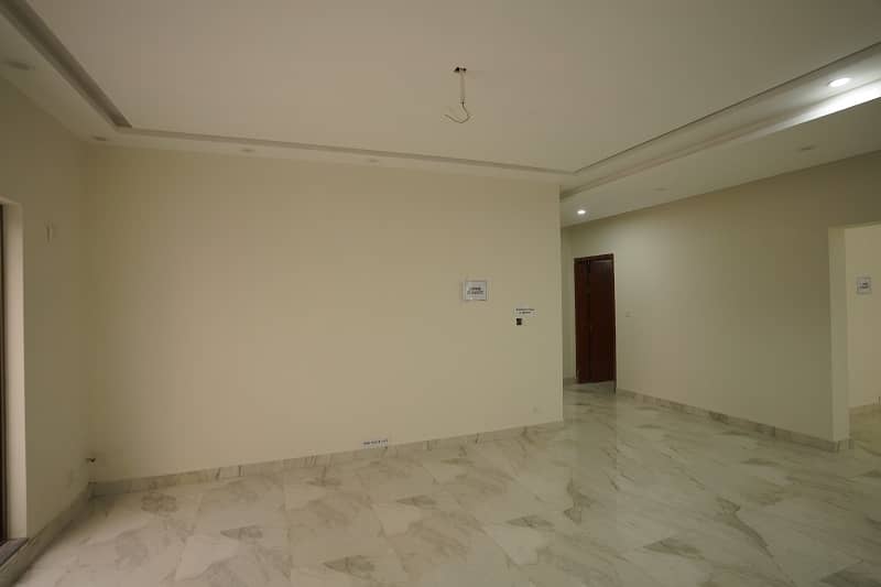 BEAUTIFUL BRIG HOUSE AVAILABLE FOR RENT IN ASKARI 10 LAHORE 12