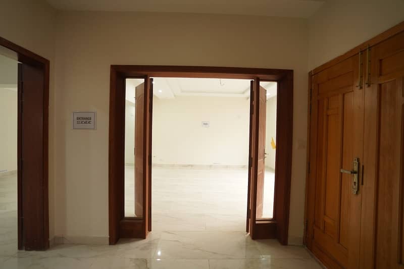 BEAUTIFUL BRIG HOUSE AVAILABLE FOR RENT IN ASKARI 10 LAHORE 21