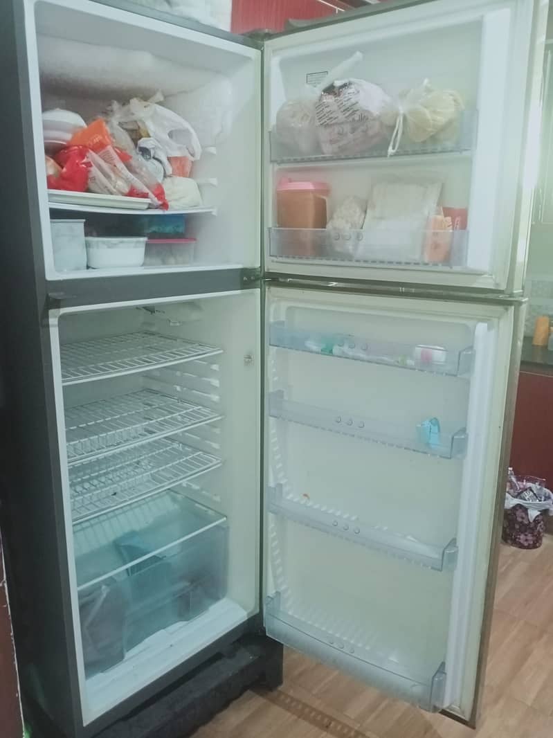 Haier Refrigerator HRF-368EPR (Full Size) in good working Condition 2