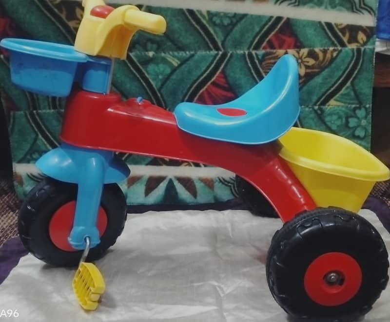 Kids tricycle 0