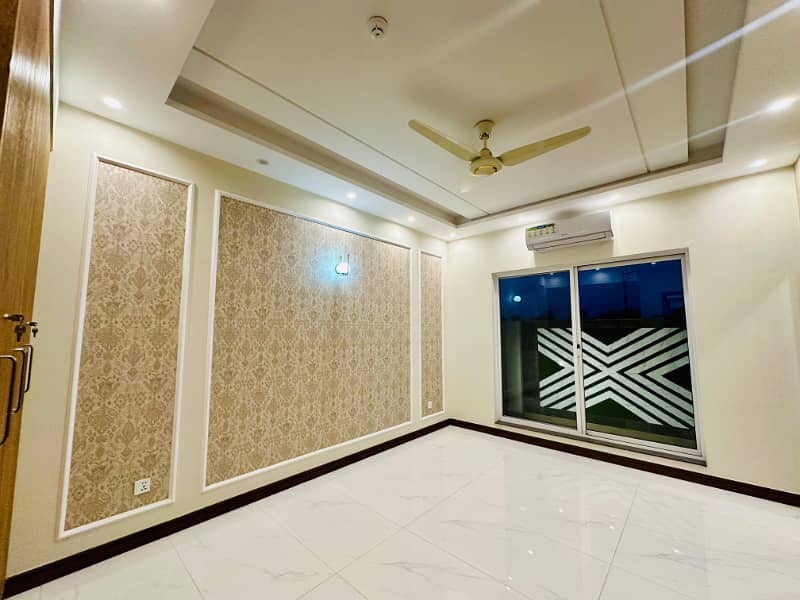 100% Original Pictures! 1 Kanal Brand New Double Unit Luxury Modern Design House For Sale In DHA Ph 7 | Near By Park And McDonald's 24