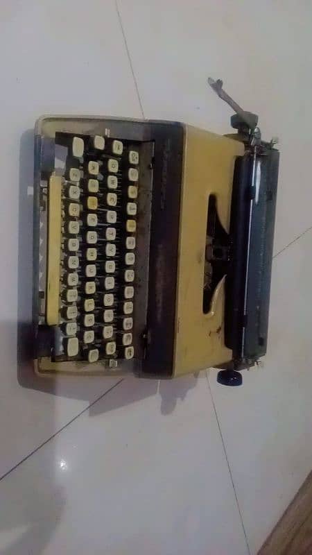 Remington brand Typewriter 1