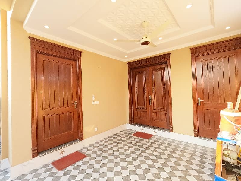 Aesthetic Prime Location House Of 5 Marla For Sale Is Available 7