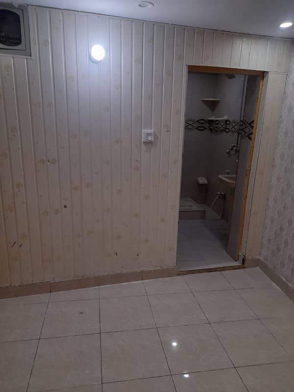 10 Marla Lower Portion For Rent Prime Location Allama Iqbal Town 4