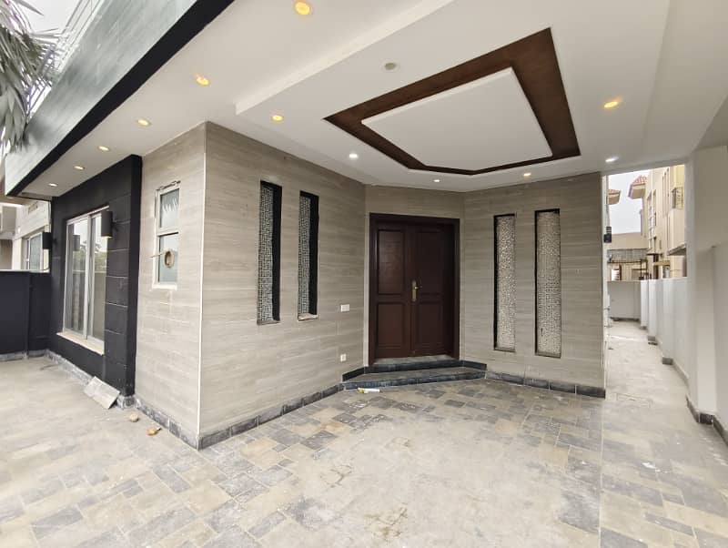 7 Marla Ultra Modern Used House On Top Location, Near Park, Mosque, Main Market And Beaconhouse School 1