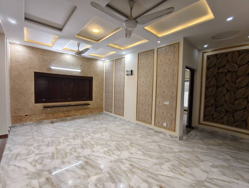 7 Marla Ultra Modern Used House On Top Location, Near Park, Mosque, Main Market And Beaconhouse School 4