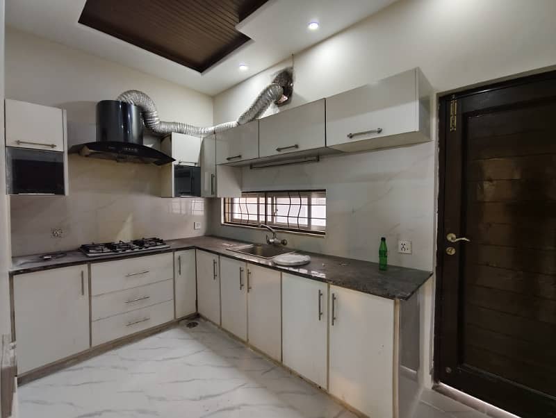 7 Marla Ultra Modern Used House On Top Location, Near Park, Mosque, Main Market And Beaconhouse School 12