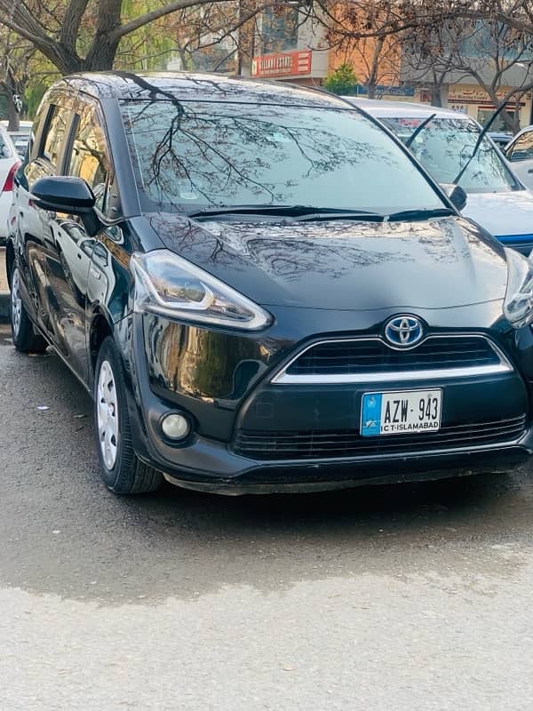 Toyota Sienta 2016 1