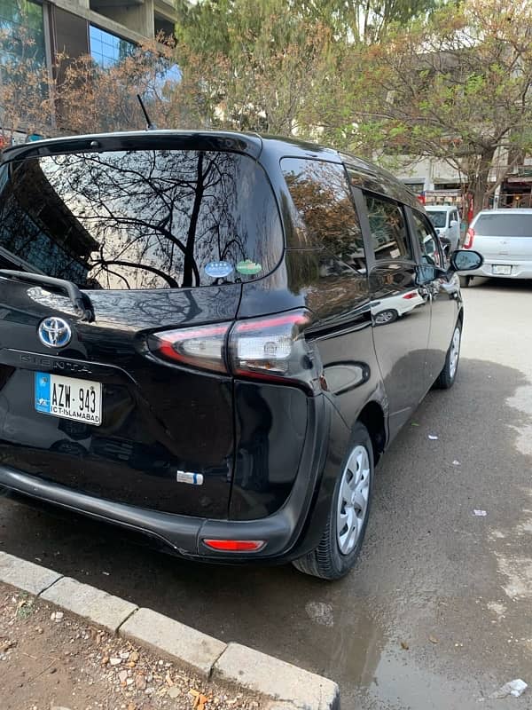 Toyota Sienta 2016 3