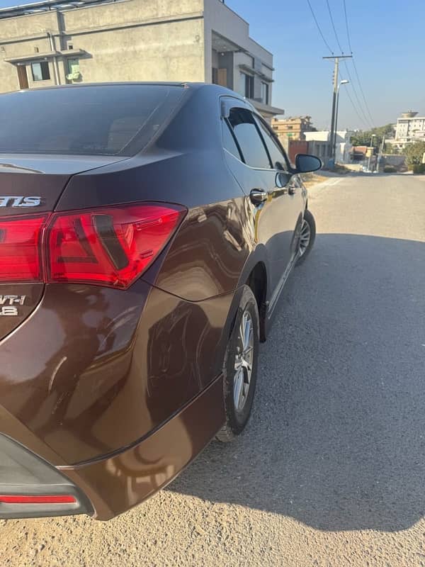 immaculateToyota Altis Grande 2015 4