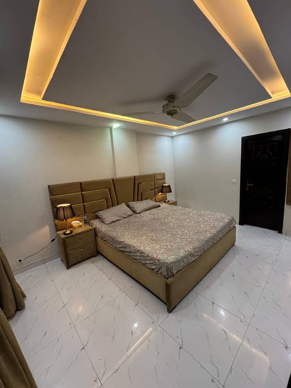 1 Bedroom VIP full furnishe flat for rent per day available in Bahia Town Lahore 0