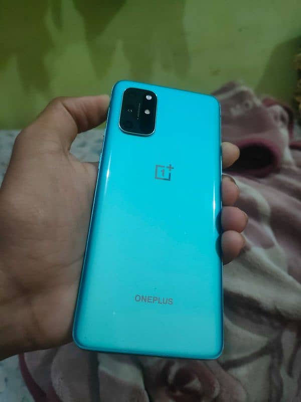 ONE PLUS 8T LUSH NEW CONDITION 1