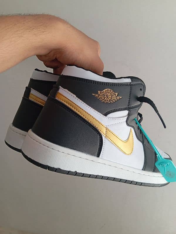 Nike Air Jordan 1 (new) with socks 4