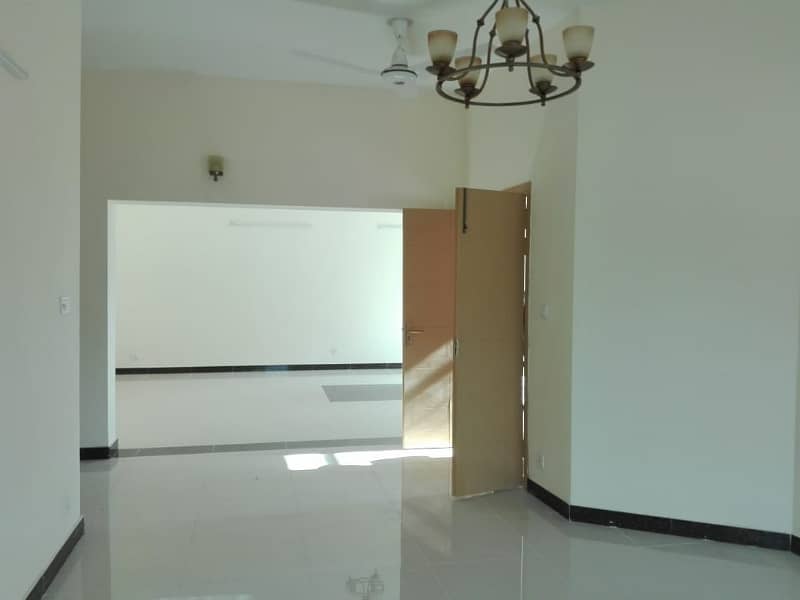 3 Bed Flat For Rent In ASkari 14 Sec D 6