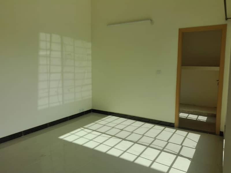 3 Bed Flat For Rent In ASkari 14 Sec D 7