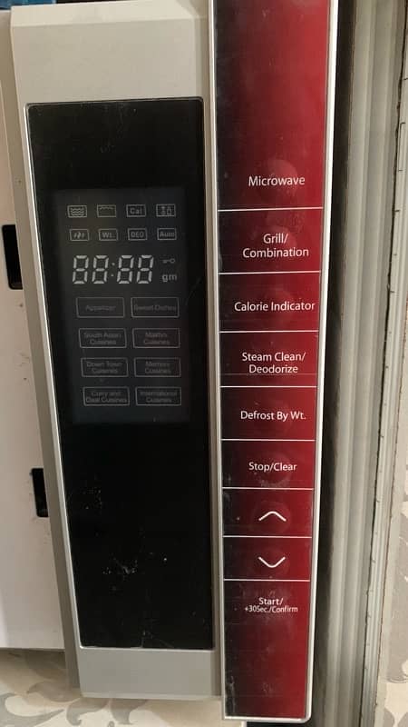 Almost new Dawlance H+zone microwave + griller 2