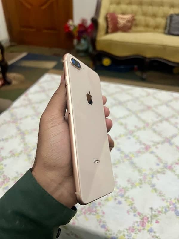 iPhone 8 Plus 2