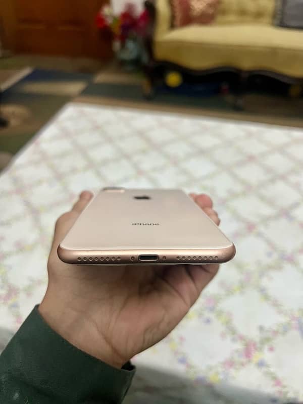 iPhone 8 Plus 3