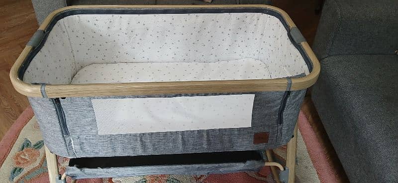 Newborn baby cot cardle portable and foldable 3