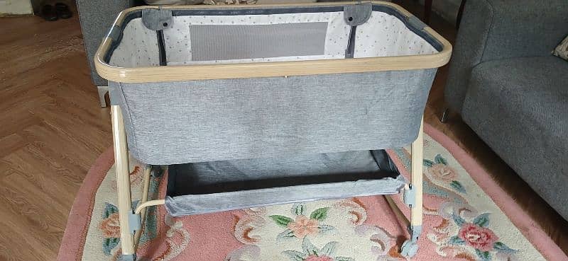 Newborn baby cot cardle portable and foldable 4