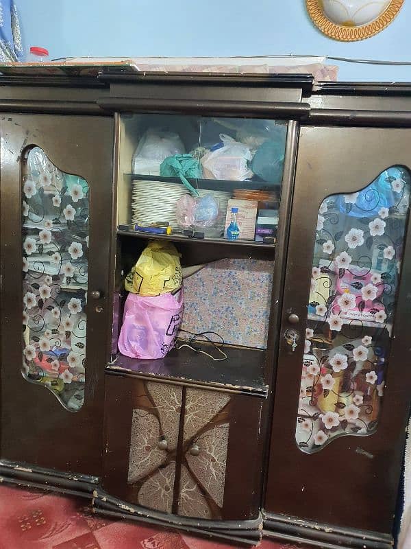 king size bed, 2 side table, big size divider 1