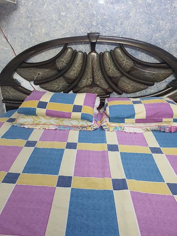 king size bed, 2 side table, big size divider 5