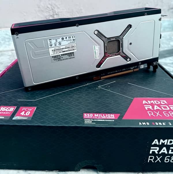 XFX 6800 XT 16 GB GDDR6 2