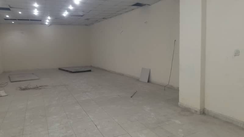 factories warehouse hall available for rent in Prime location 27