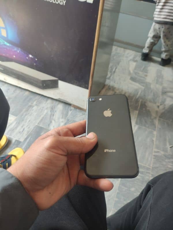 iPhone 8 non pta all ok koi fault nai ha 64 GB only mobile 3